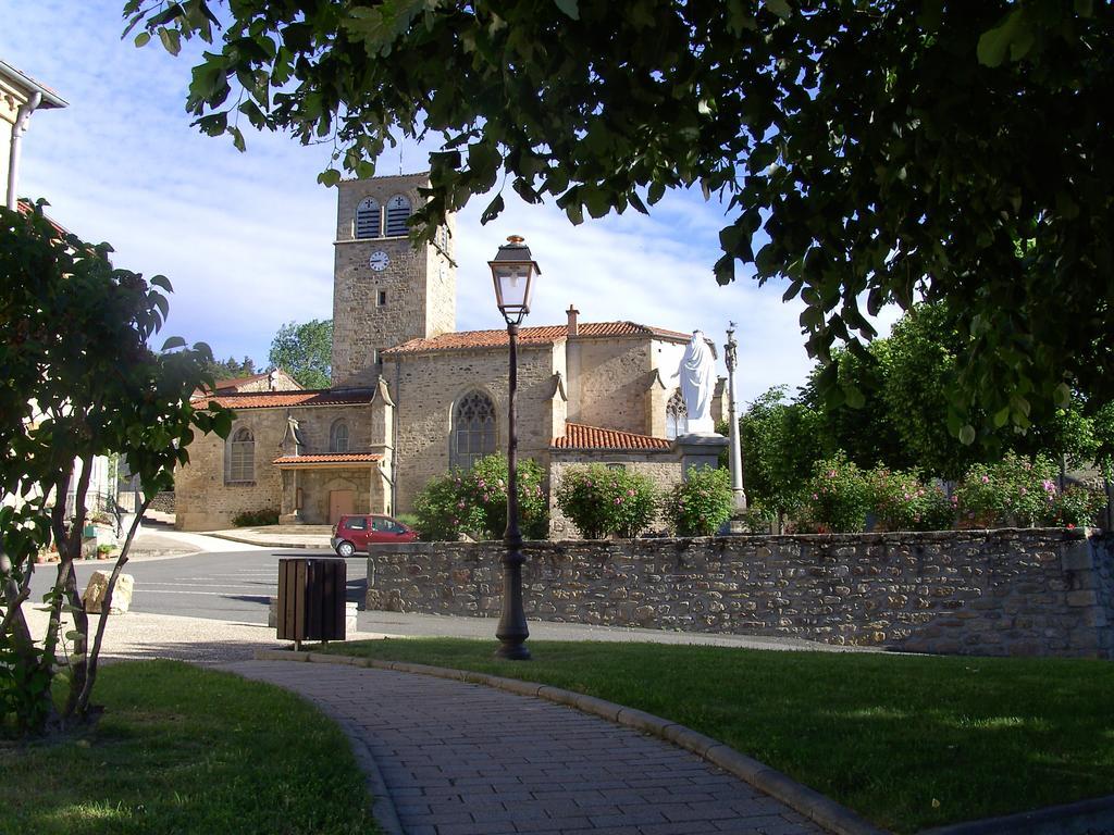 Вілла Cellier De La Fontaine Saint-Georges-en-Couzan Номер фото