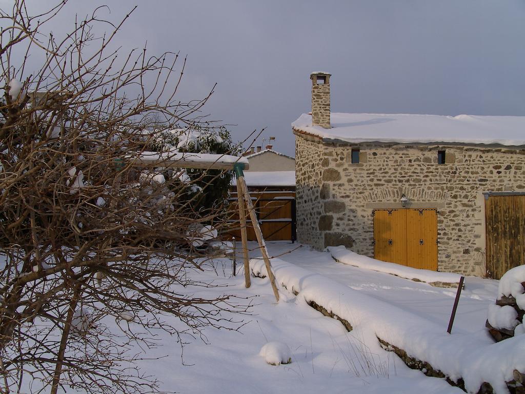 Вілла Cellier De La Fontaine Saint-Georges-en-Couzan Номер фото